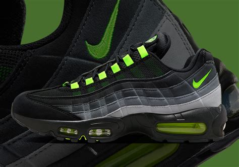 nike sneaker schwarz neongrün|nike 95 neon logo.